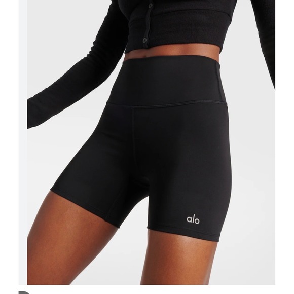 Alo YogaAirlift Energy ShortWomens Size M NWT